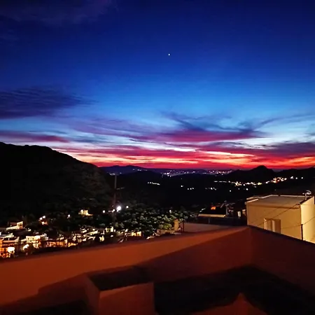 1875 Panoramic Stone House Ferienhaus *